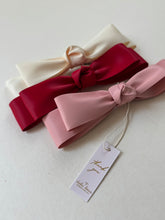 Cargar imagen en el visor de la galería, Lazo amora
